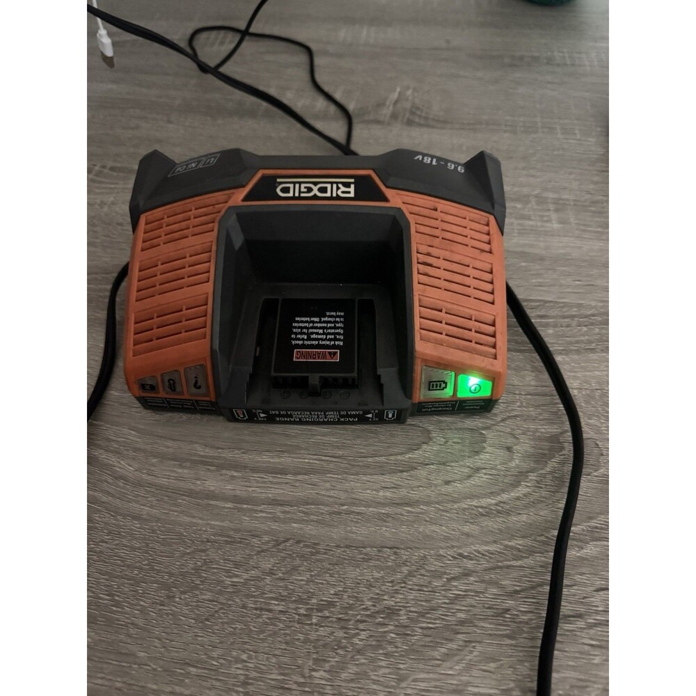 RIDGID 9.6V-18V Battery Charger Li-Ion Ni-Cd R840093 Powers On